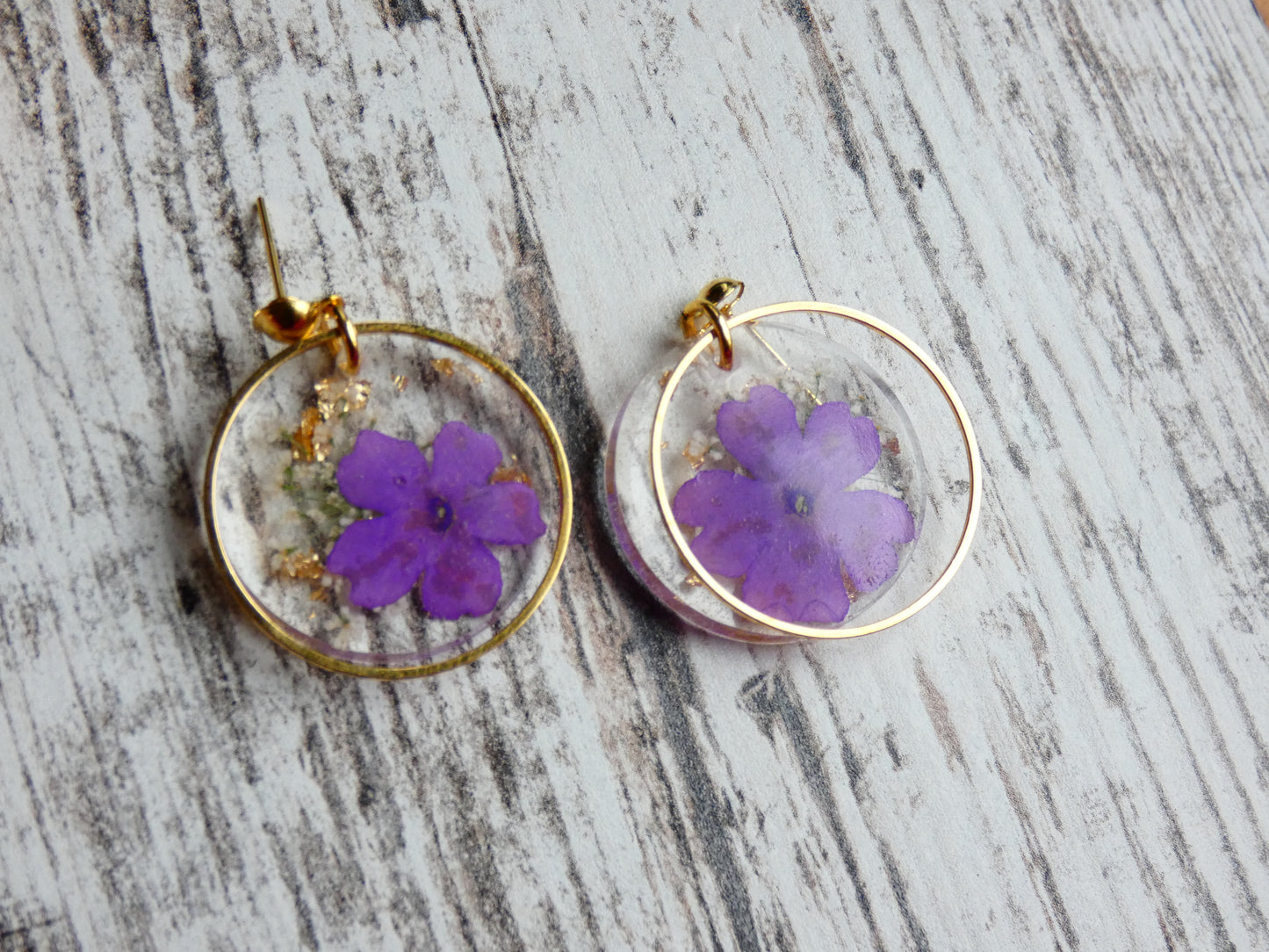 Flower circle earrings with gold accent